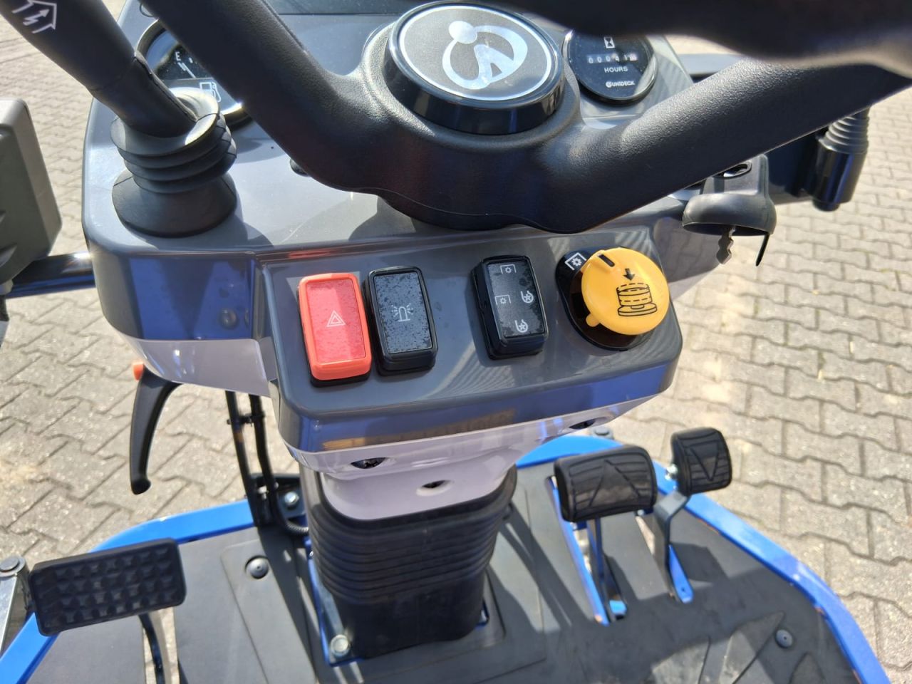 ISEKI SF 225 frontmaaier met opvangbak