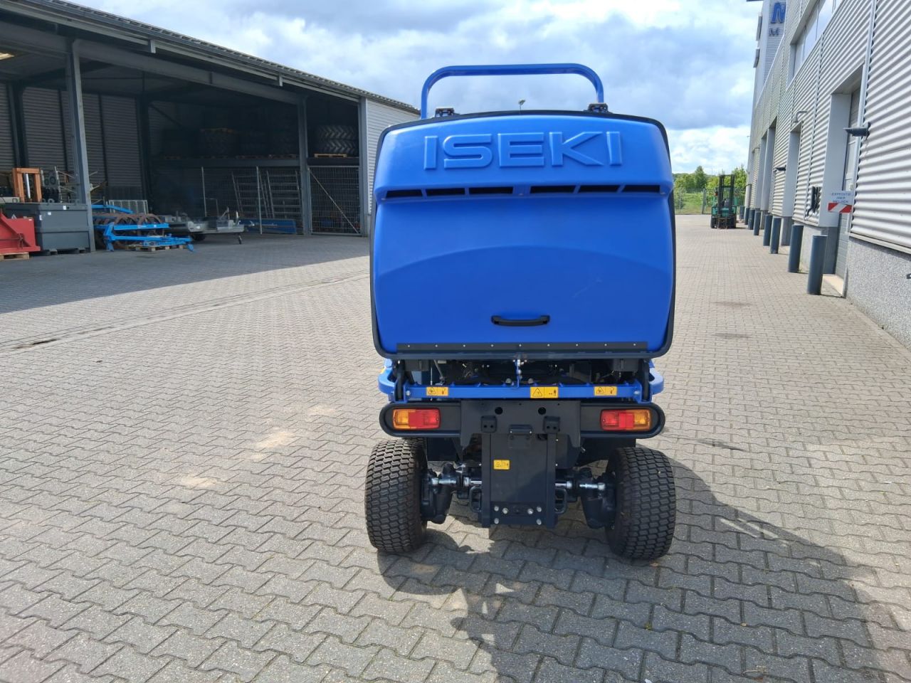 ISEKI SF 225 frontmaaier met opvangbak