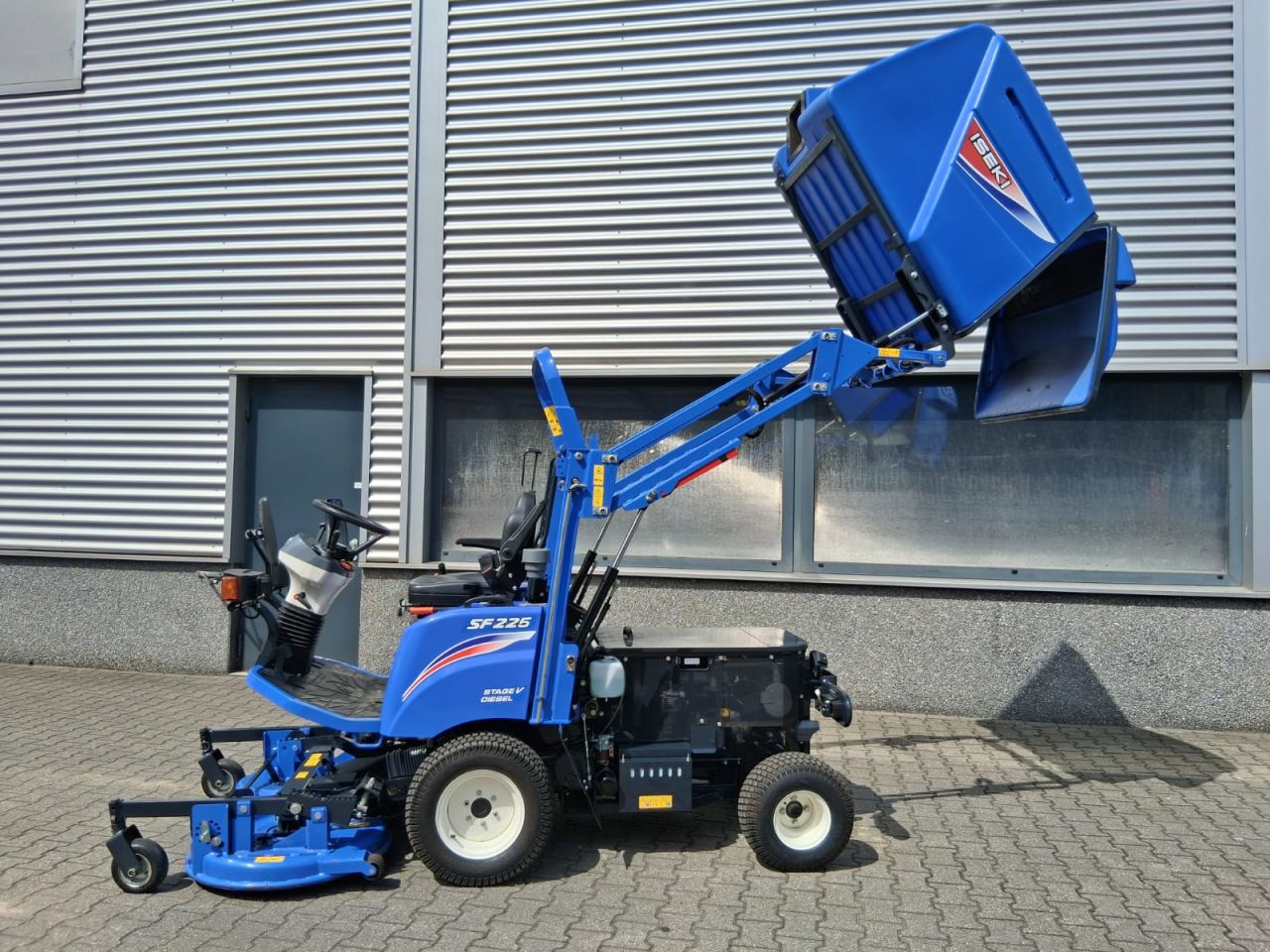 ISEKI SF 225 frontmaaier met opvangbak