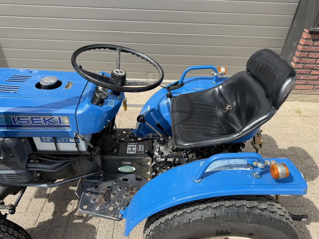 Iseki TX1410 4WD minitractor op gazonbanden