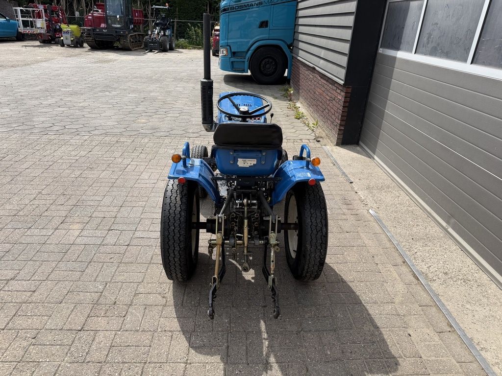 Iseki TX1410 4WD minitractor op gazonbanden