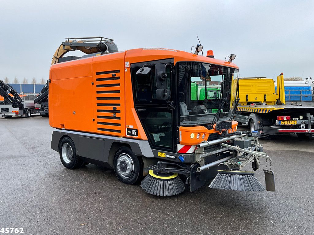 Ravo 580 Euro 6 with 3-rd brush