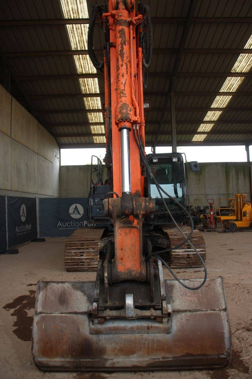 Raupenbagger Hitachi ZX210LC-6 Diesel 2017