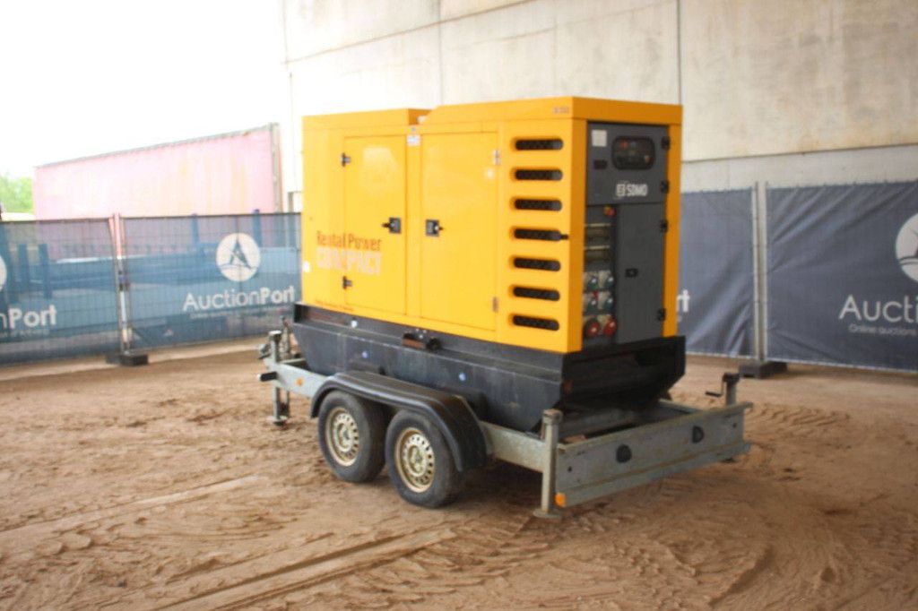 Generator SDMO R110C3 Diesel 2015 100kVA auf Anhänger