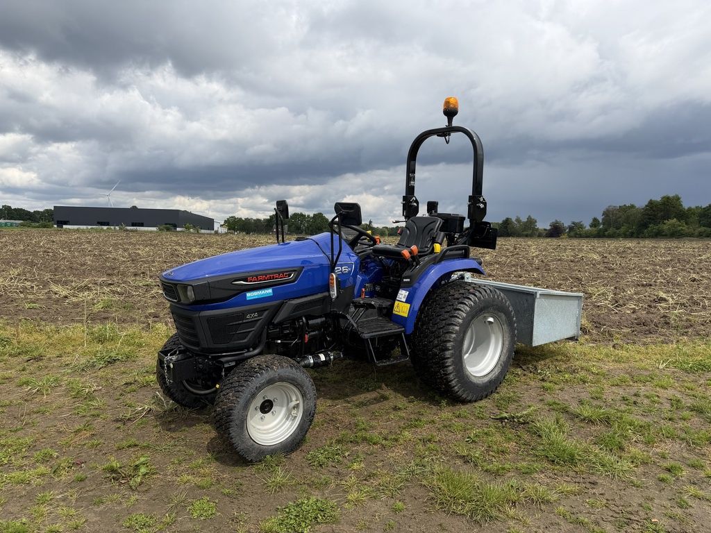 Farmtrac FT26 HST minitractor DEMO 2026 38 uur incl grondbak