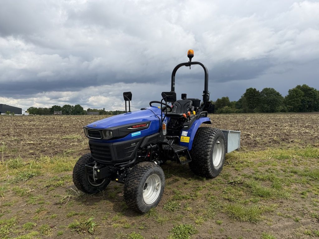 Farmtrac FT26 HST minitractor DEMO 2026 38 uur incl grondbak