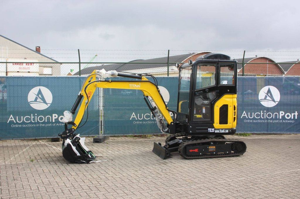Titan TE25 Diesel Mini Excavator 2025 New