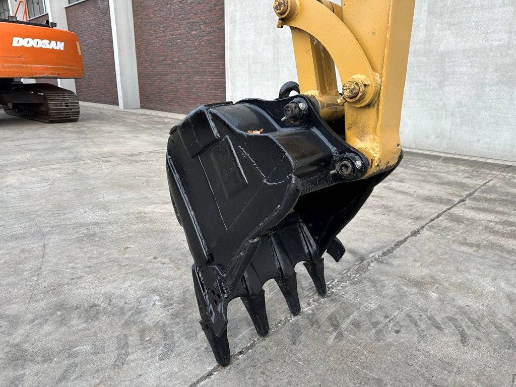 Crawler excavator Caterpillar 306 Diesel 40.5kW 2011