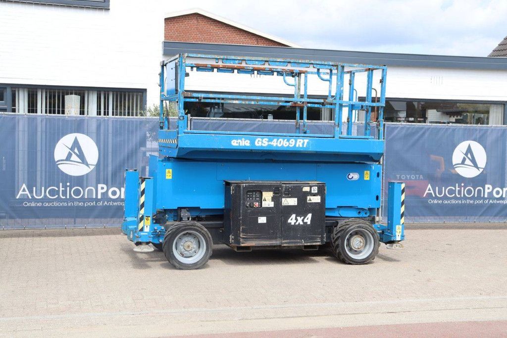 Scissor lift Genie GS-4069 RT Diesel 14.30m 2015
