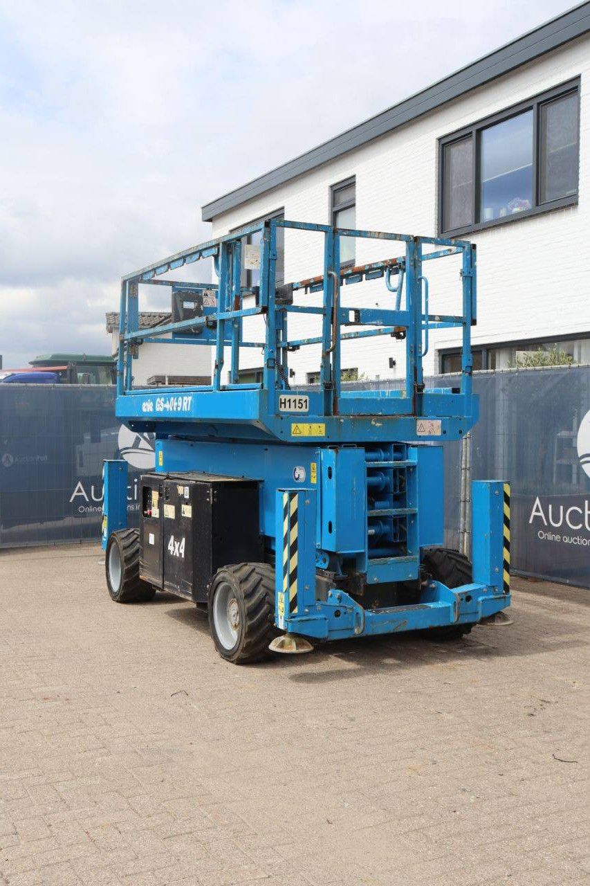 Scissor lift Genie GS-4069 RT Diesel 14.30m 2015