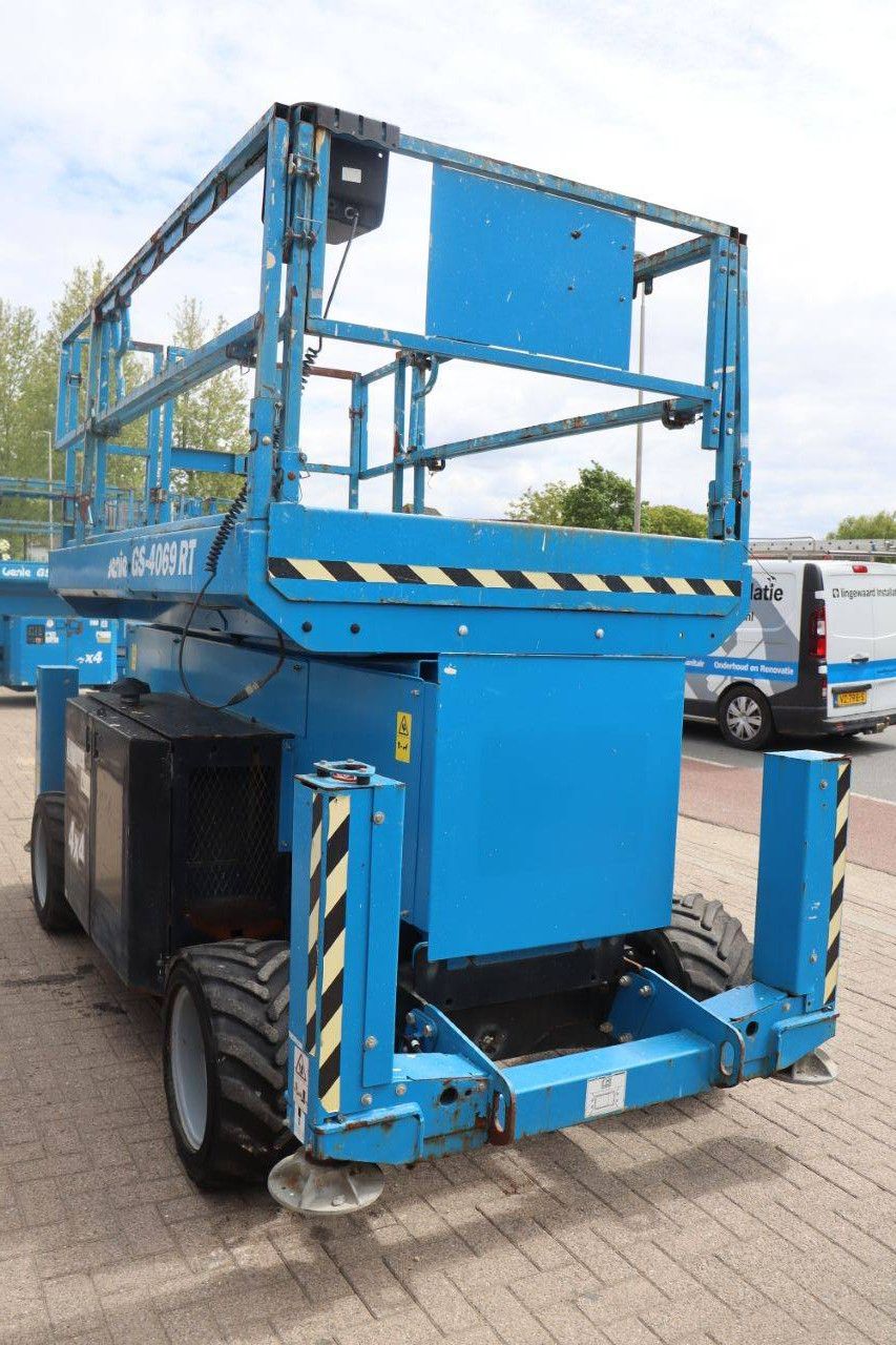 Scissor lift Genie GS-4069 RT Diesel 14.30m 2015