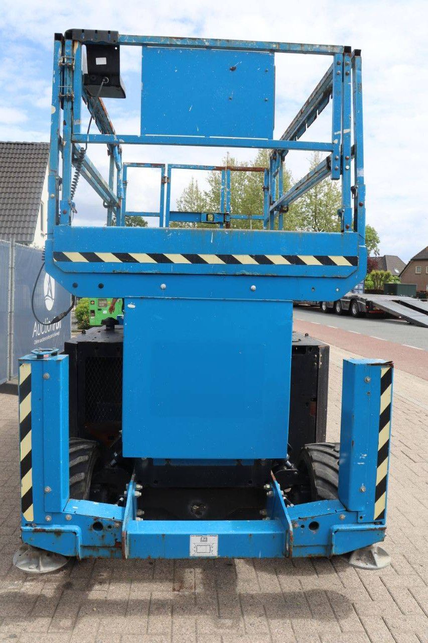 Scissor lift Genie GS-4069 RT Diesel 14.30m 2015