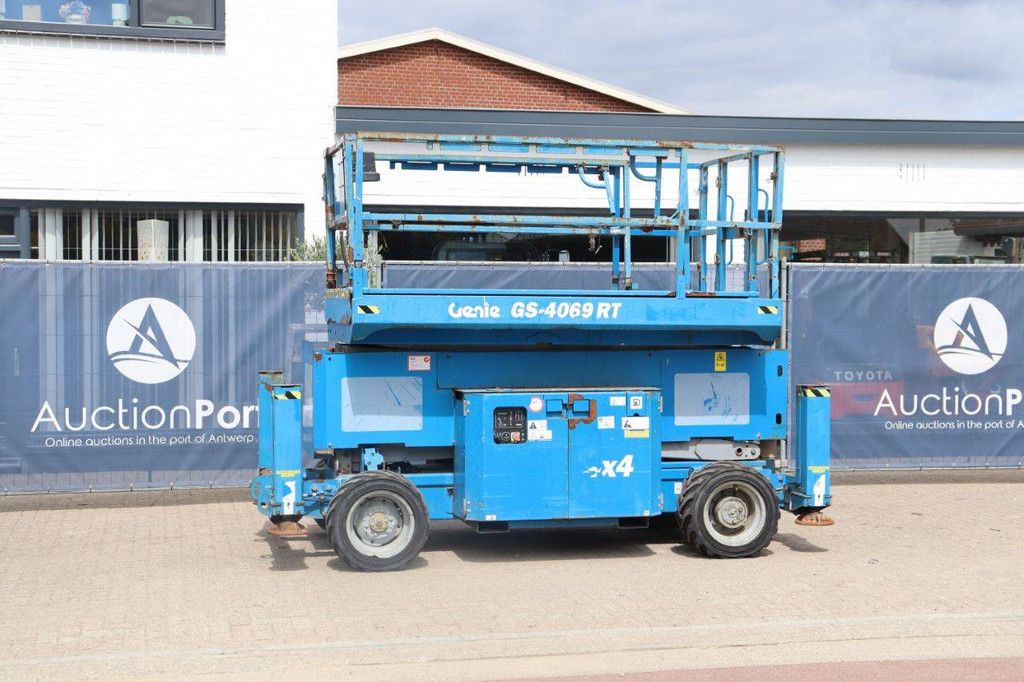 Scissor lift Genie GS-4069 Diesel 14.12m 2012
