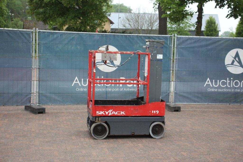 Skyjack SJ12 Elektrischer Mastlift