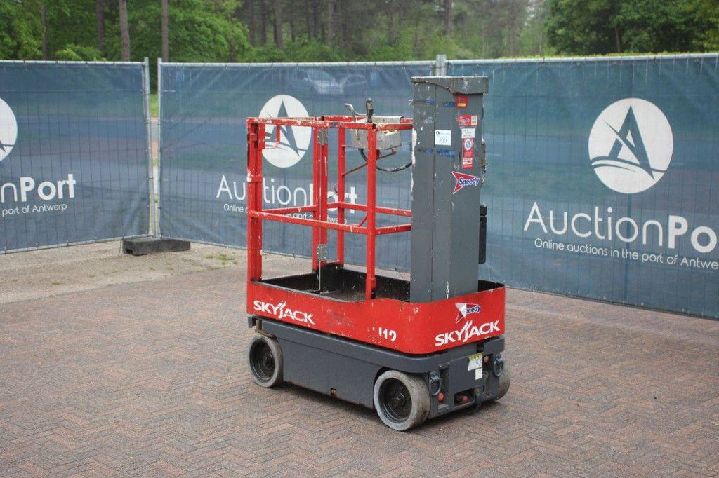 Skyjack SJ12 Elektrischer Mastlift