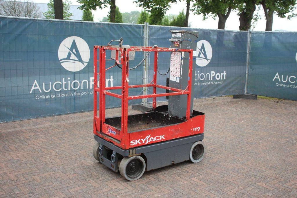 Skyjack SJ12 Elektrischer Mastlift