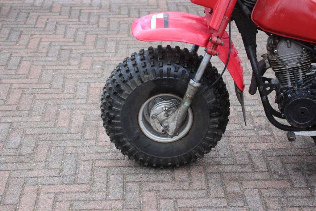 Quad Kawasaki 185 Benzine
