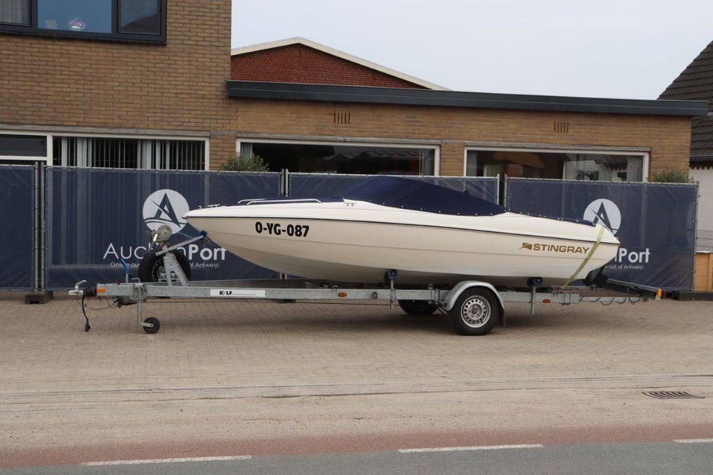 Schnellboot Stingray 180 GT Benzin 2000 mit Trailer 1800kg 2017 (Margin)