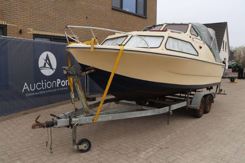 Beekman 580 Orient Benzin-Schnellboot 50 PS mit Trailer (Margin)