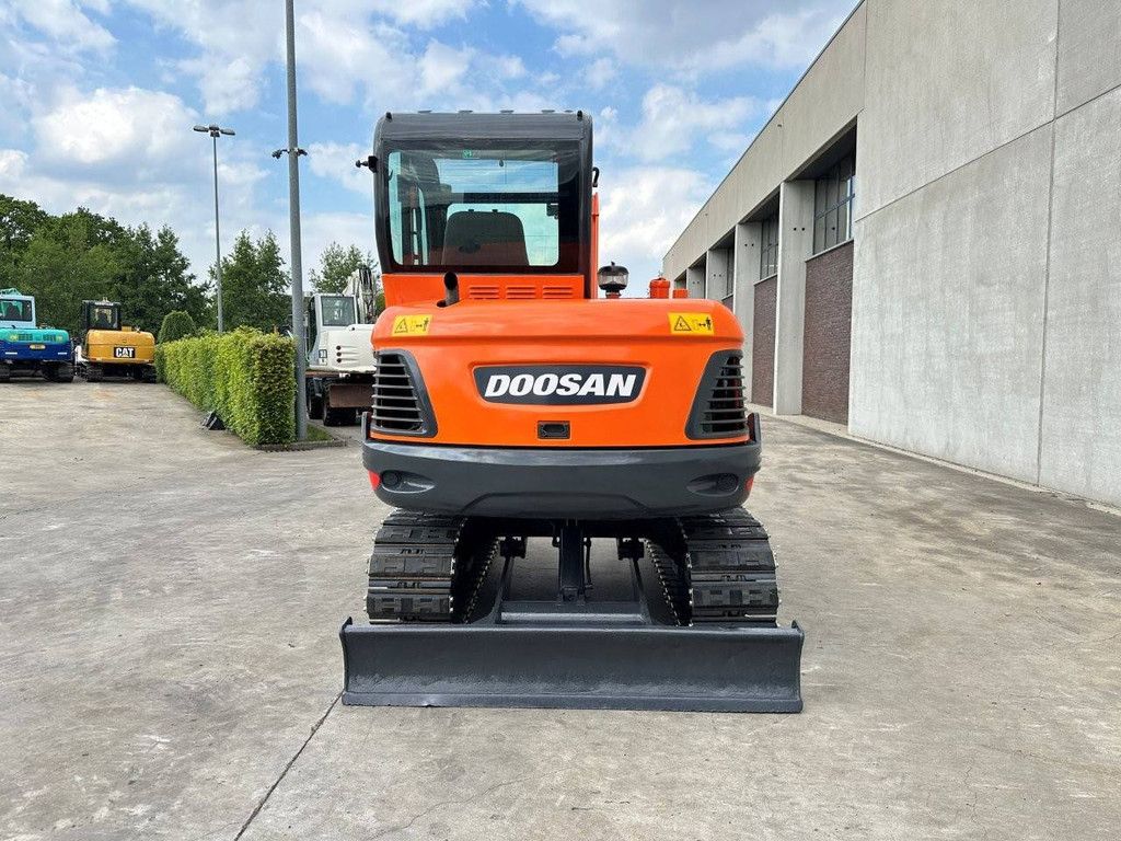 Doosan DX55-9CN Diesel-Raupenbagger 2020