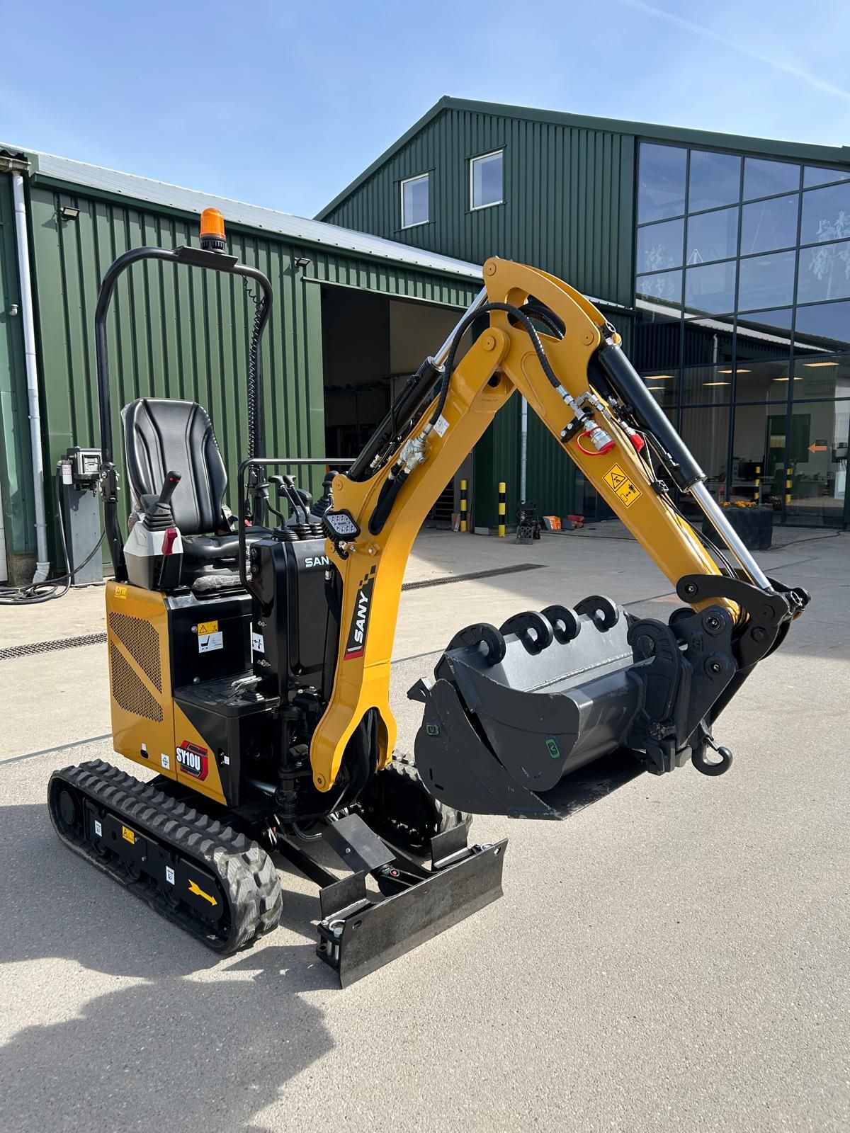Sany SY10U graafmachine nieuw. Tijdelijk verlaagde actie prijs!