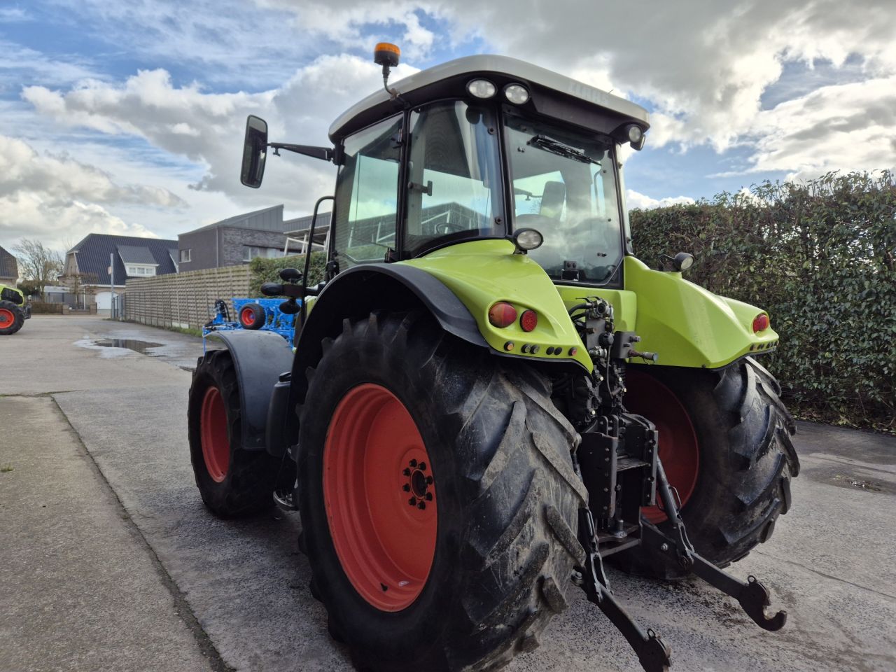 Claas Arion 530
