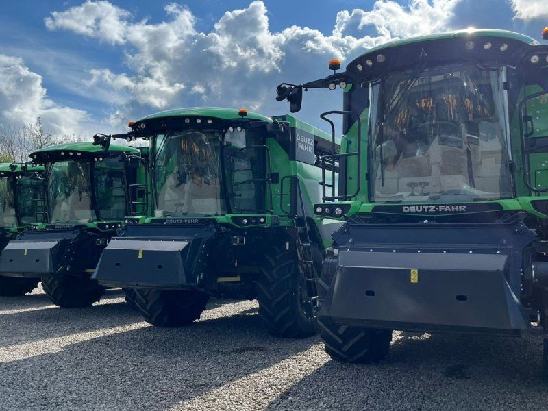Deutz-Fahr C7206 With 24feed 7.2m header. New and un  together