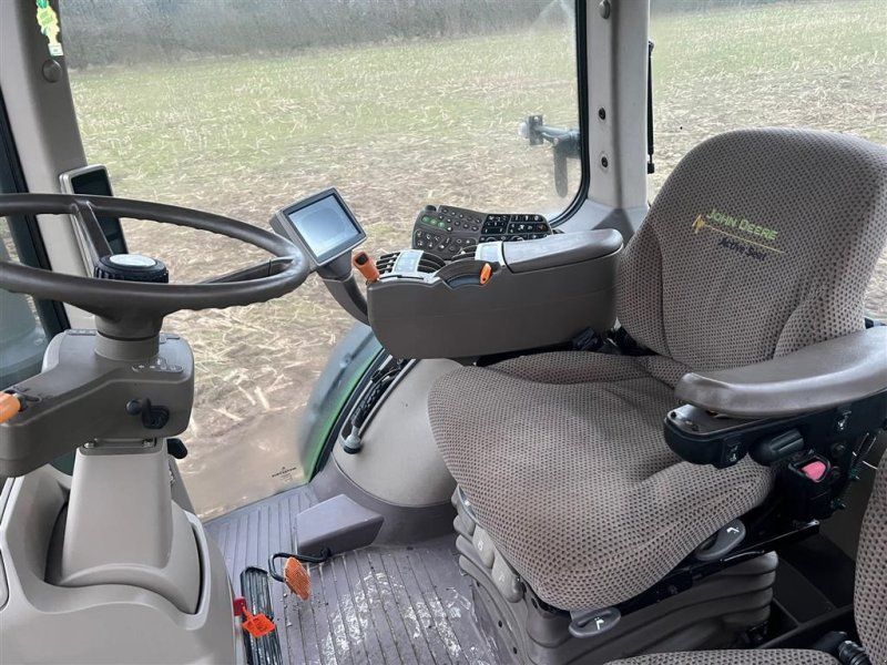John Deere 8335R