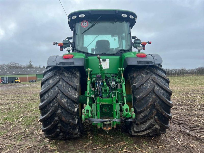 John Deere 8335R