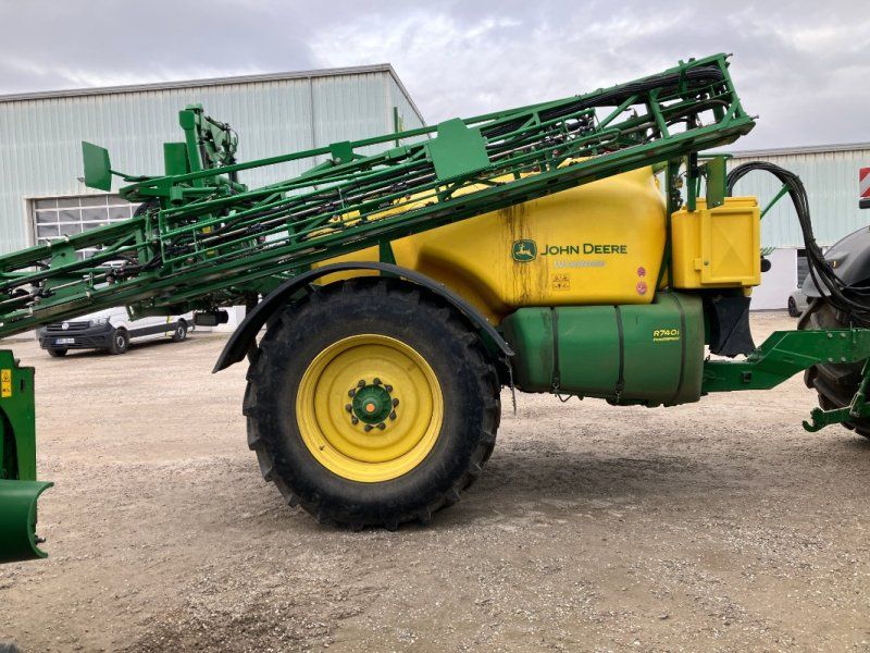 John Deere R740i