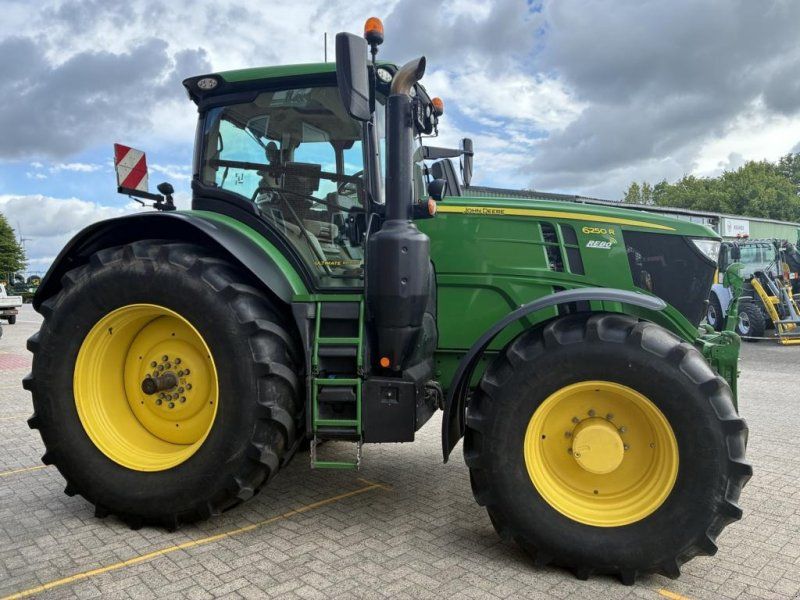 John Deere 6250R