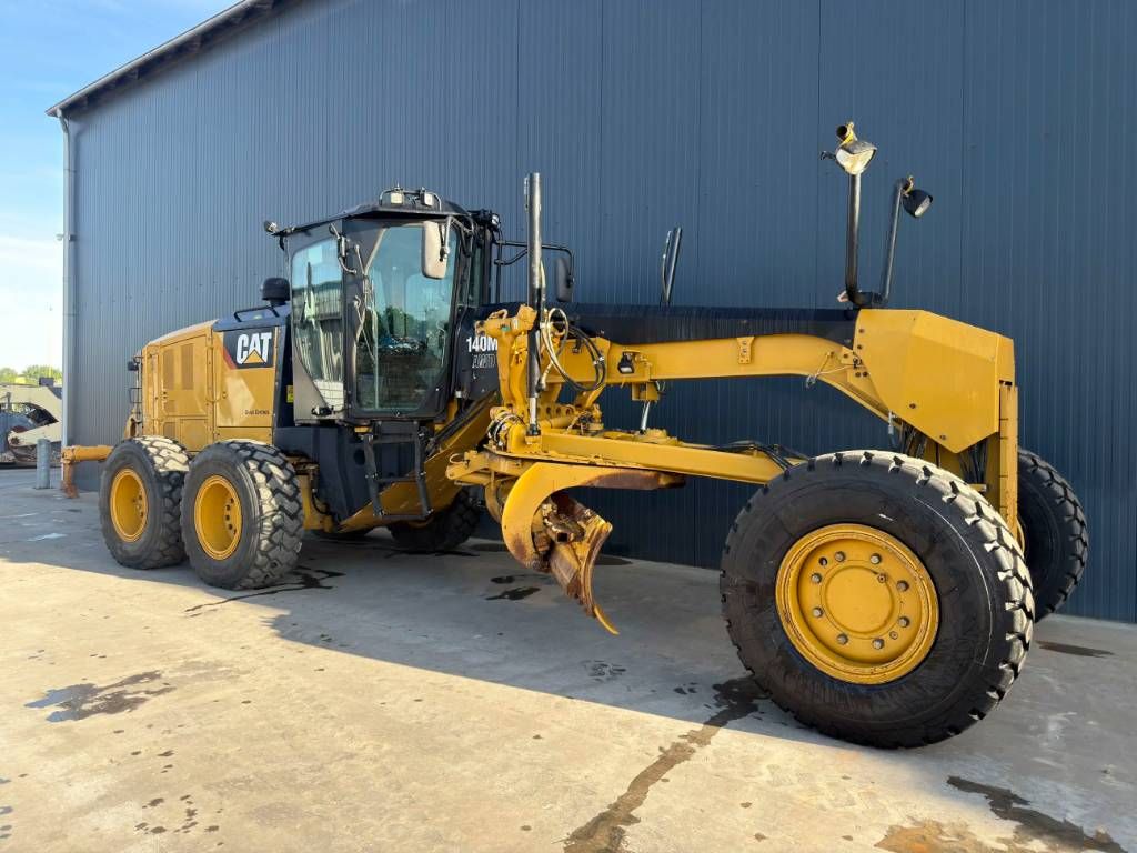 CAT 140M3 AWD