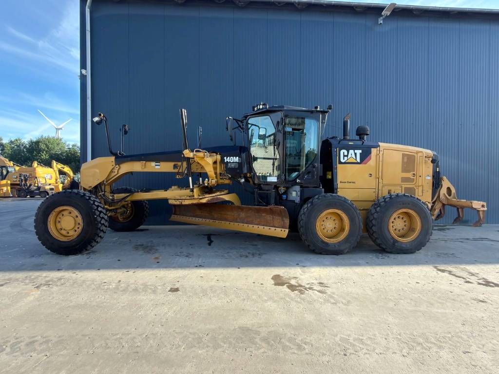 CAT 140M3 AWD