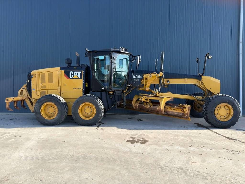 CAT 140M3 AWD
