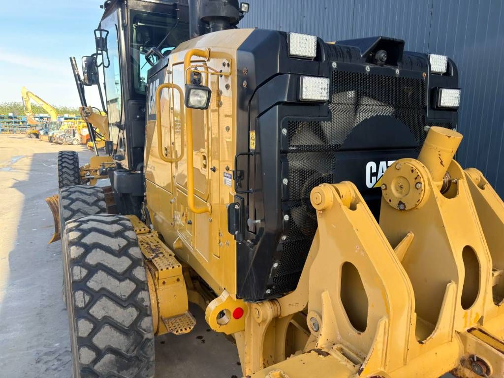 CAT 140M3 AWD