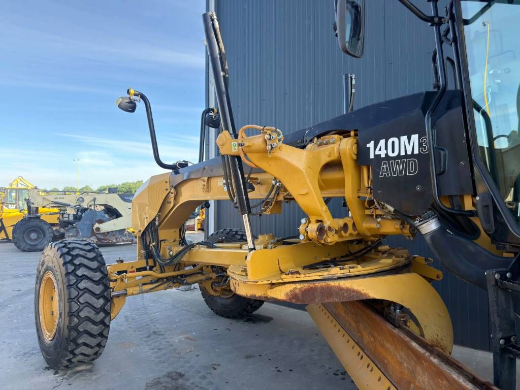 CAT 140M3 AWD