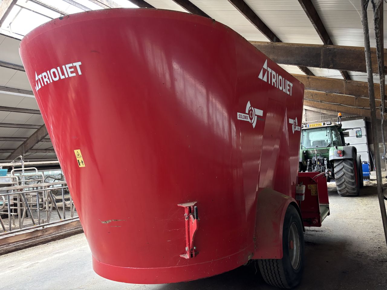 Trioliet Solomix 2/2000 mengwagen met magneten op vijzels
