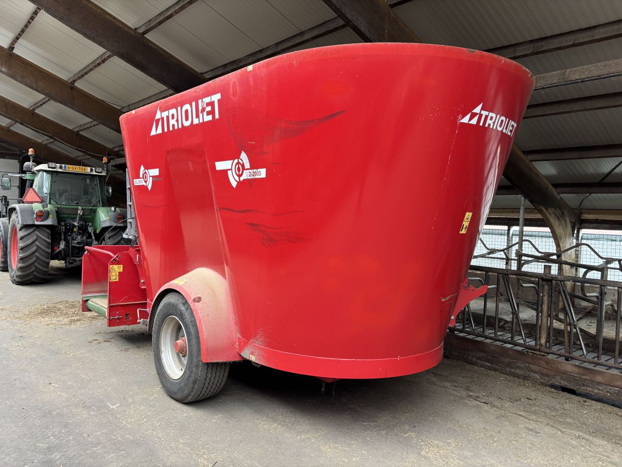 Trioliet Solomix 2/2000 mengwagen met magneten op vijzels