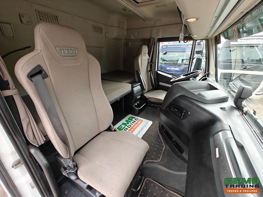 Iveco AS440STX/P 6x2/4 Sleeper Euro6C - Original 181,000 KM - NATO