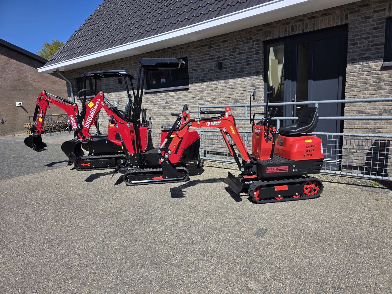 Minigraafmachine-Skidsteer-Minishovel-maaimachines