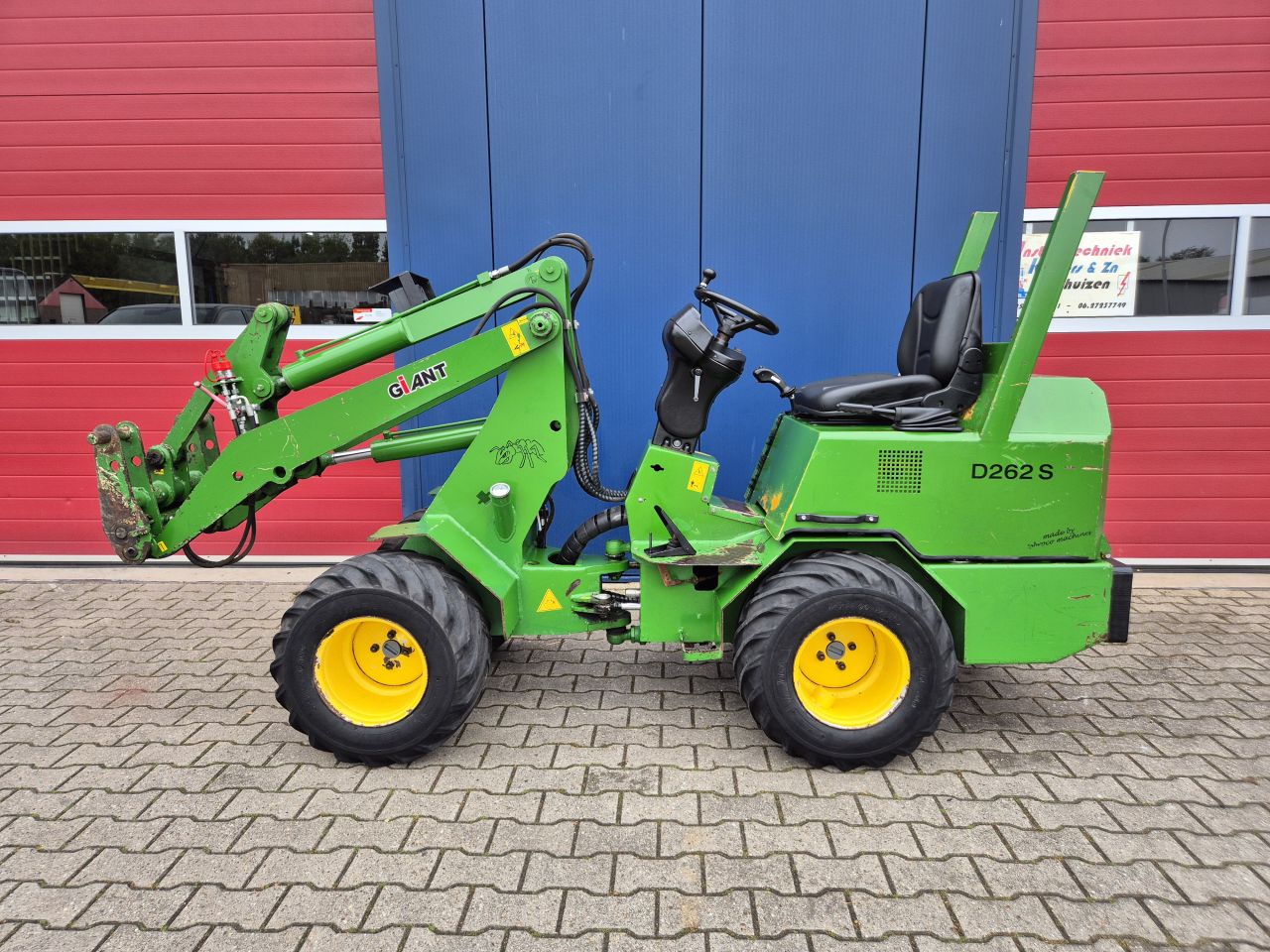 GIANT D262S SHOVEL BOUWJAAR 2006 MET 4500 UUR