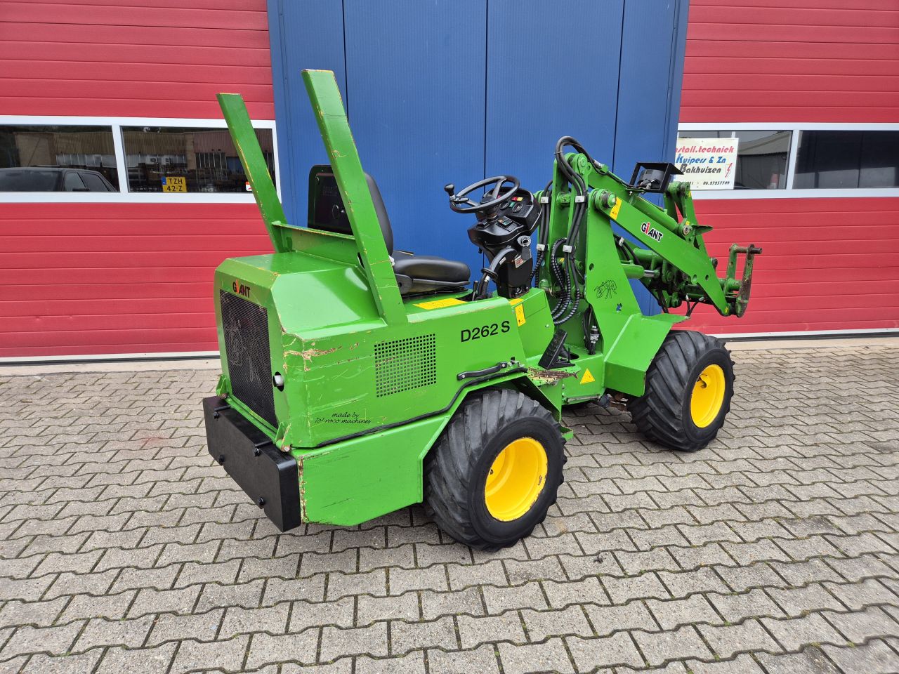 GIANT D262S SHOVEL BOUWJAAR 2006 MET 4500 UUR