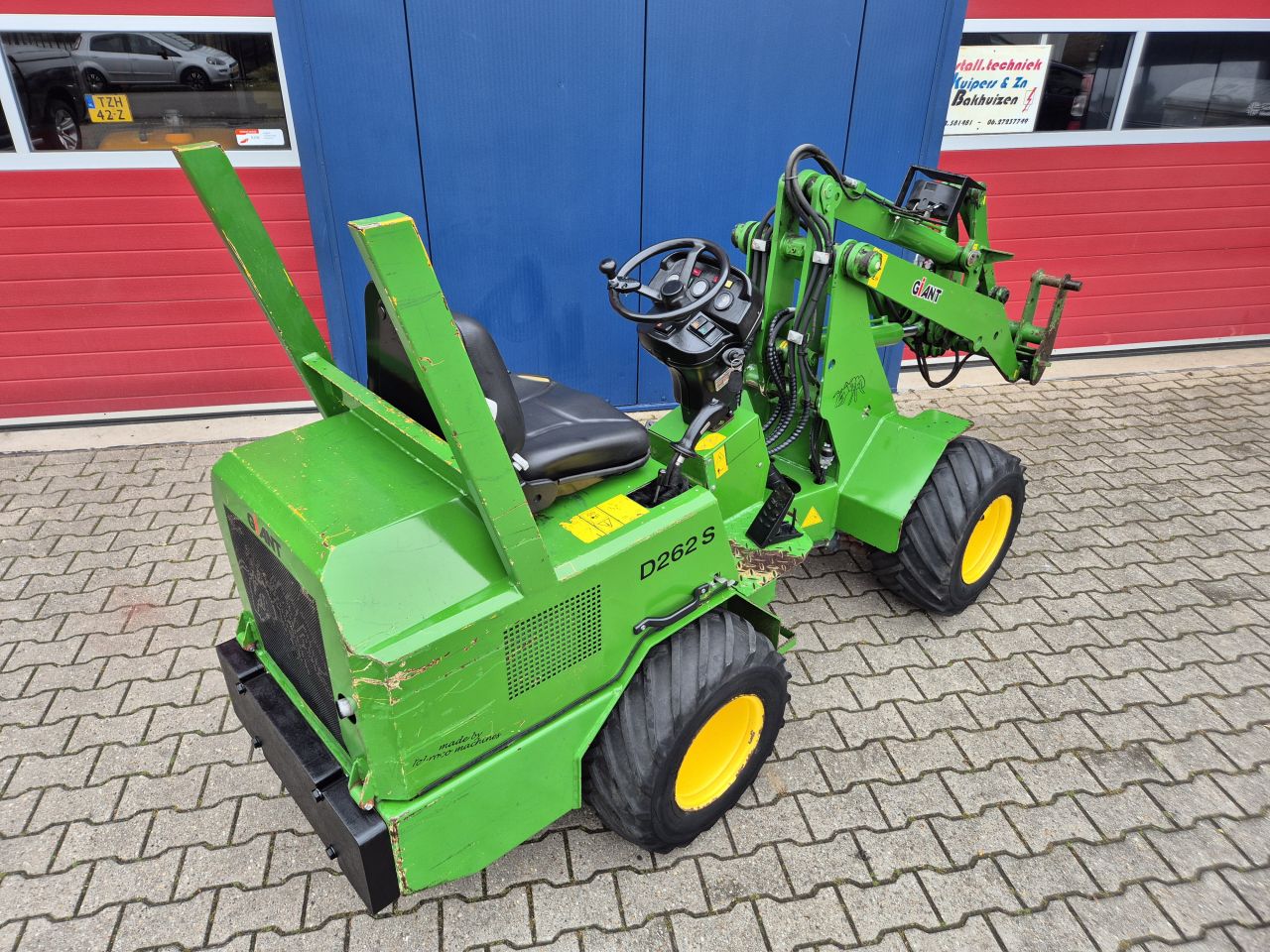 GIANT D262S SHOVEL BOUWJAAR 2006 MET 4500 UUR