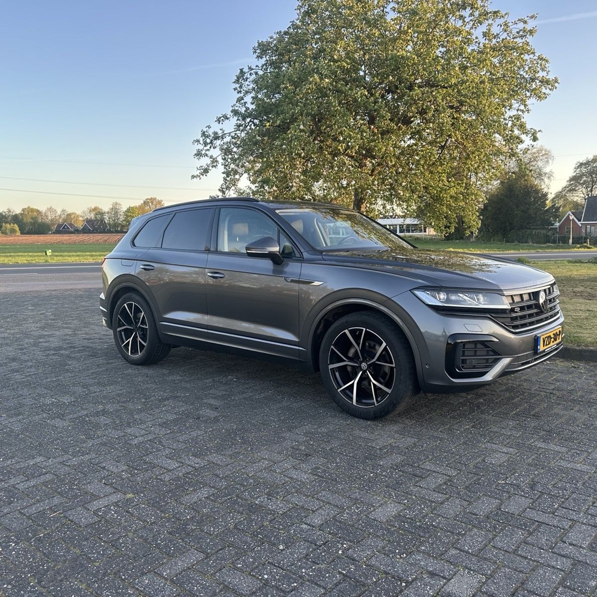 Volkswagen touareg R line grijs kenteken