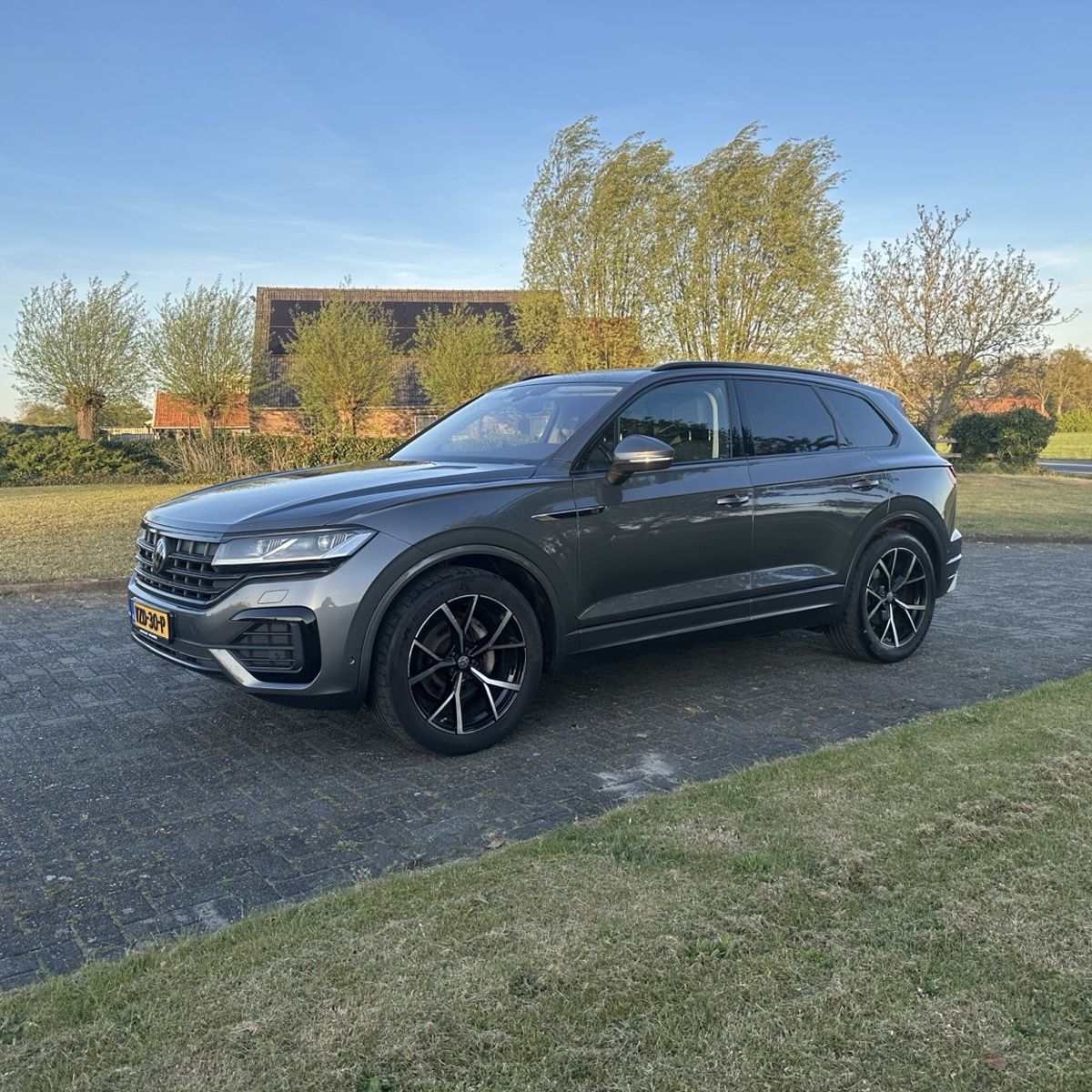 Volkswagen touareg R line grijs kenteken