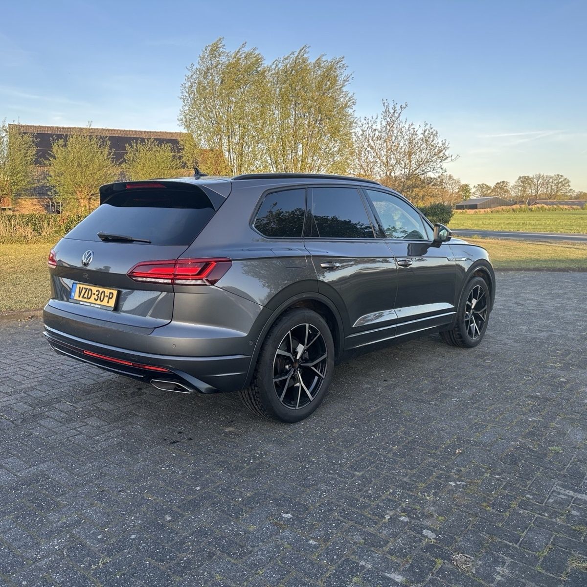 Volkswagen touareg R line grijs kenteken