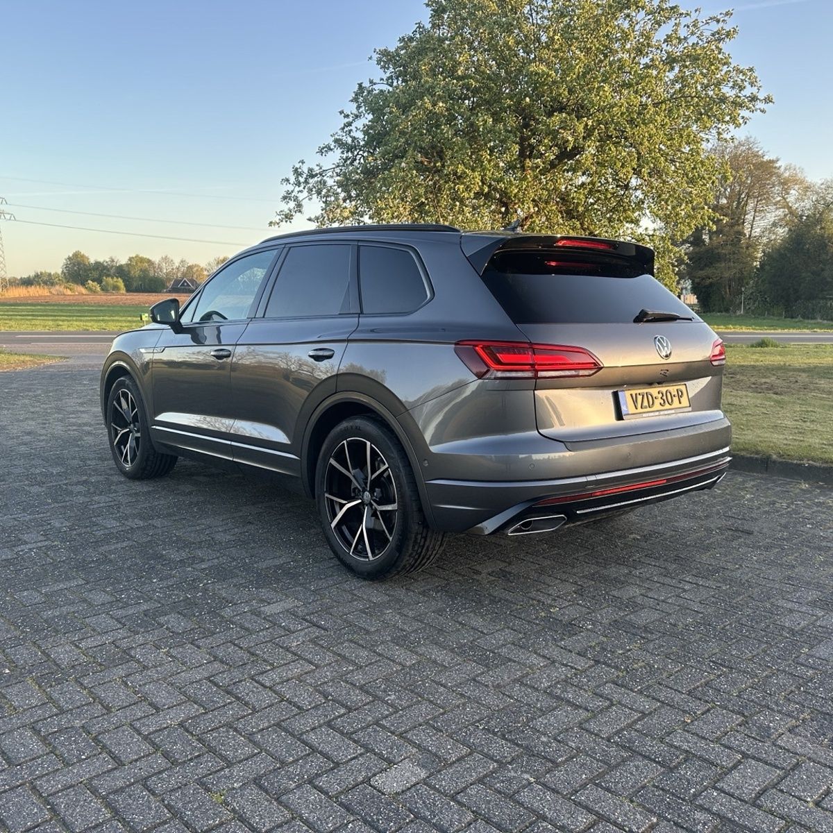 Volkswagen touareg R line grijs kenteken