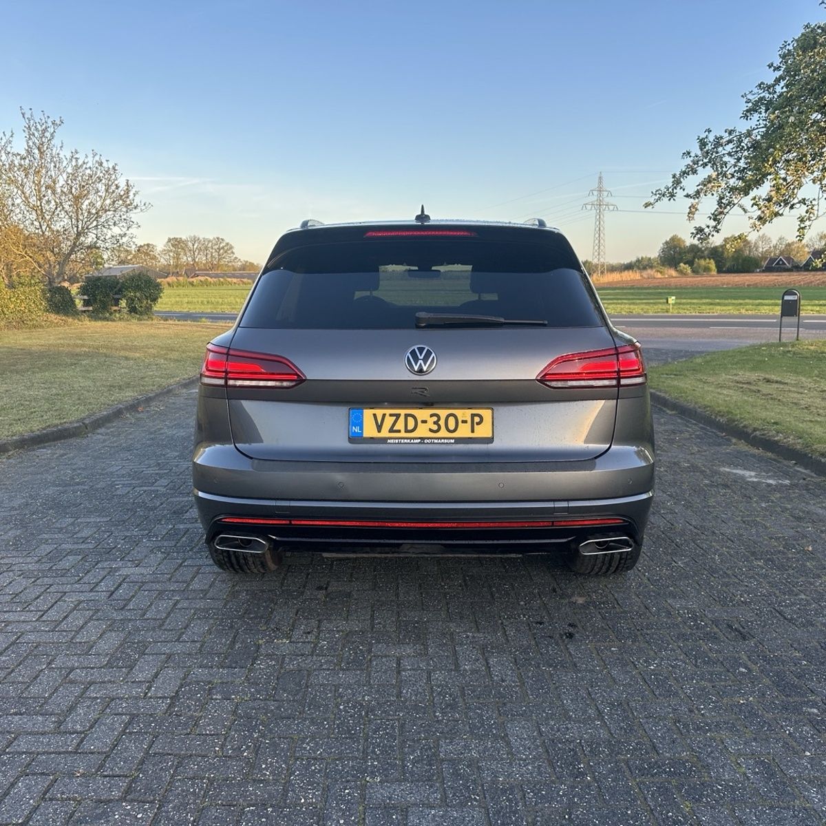Volkswagen touareg R line grijs kenteken