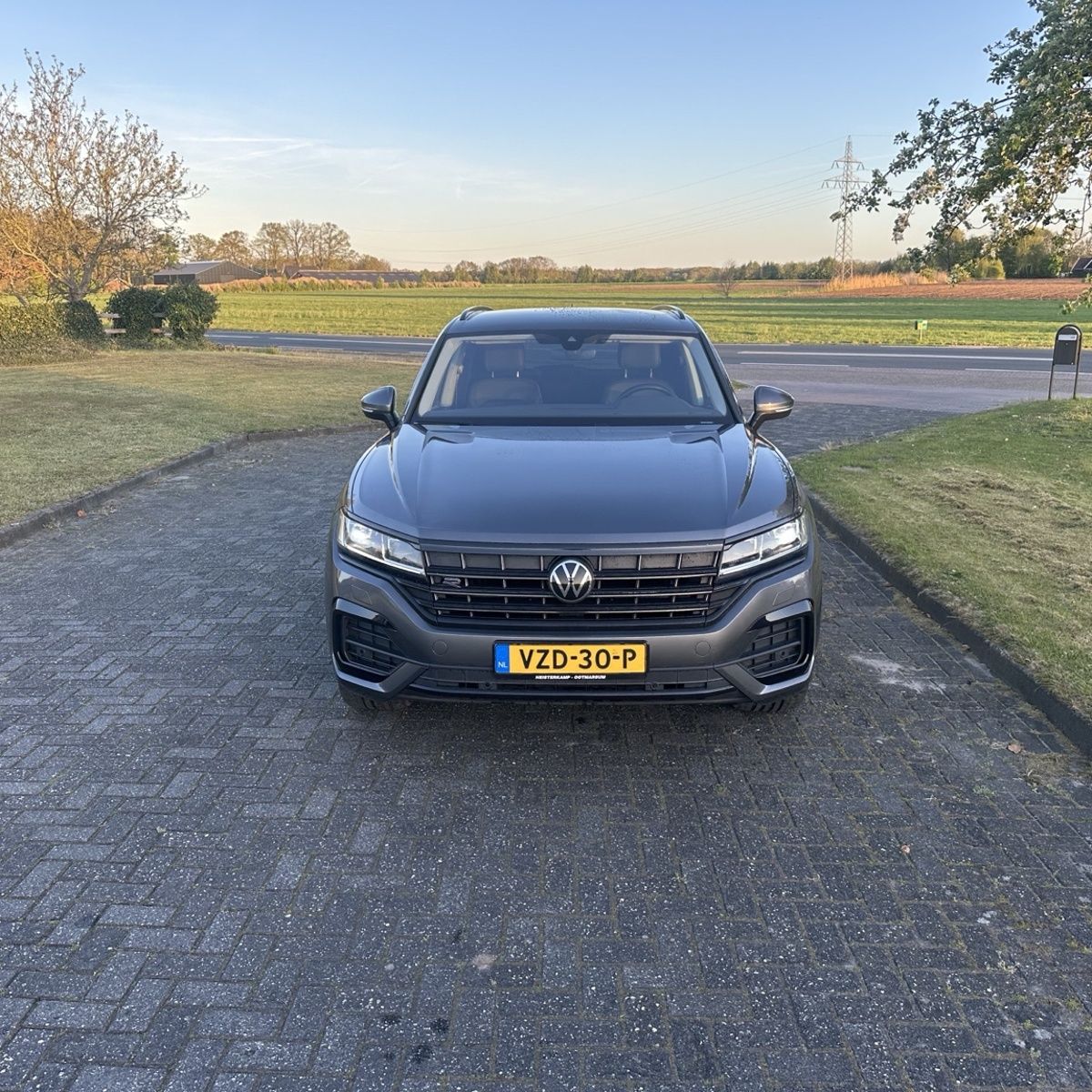 Volkswagen touareg R line grijs kenteken