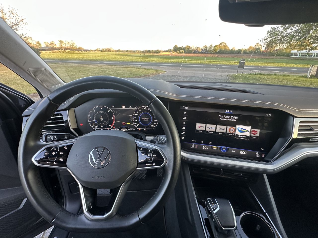 Volkswagen touareg R line grijs kenteken